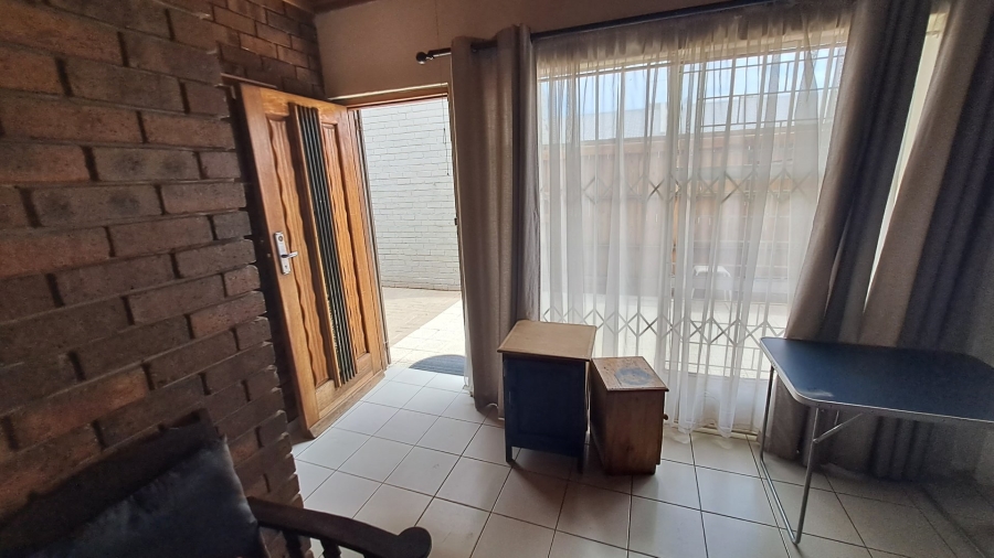 2 Bedroom Property for Sale in Langenhovenpark Free State